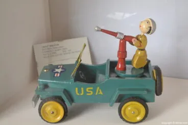 Jeep militar en madera