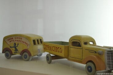 Camión con remolque de madera