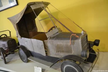 26 Coche de pedales biplaza de metal