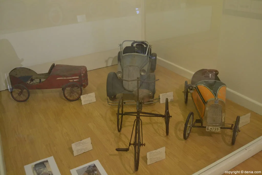 Coches para niños en el Museo del Juguete de Dénia