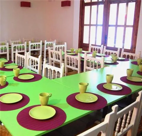 Comedor del albergue juvenil Dénia Meeting Point