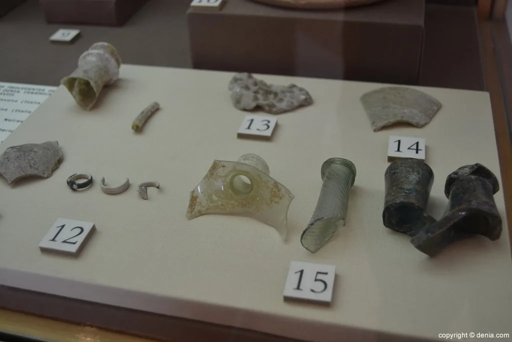 Fragmentos de vidrio obtenidos en el Castillo de Dénia