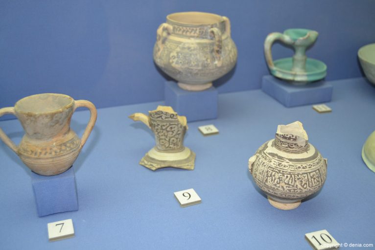 Pequeñas piezas de cerámica islámica procedente de Daniya