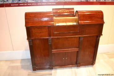 Pianola del S XIX en el Museo Etnológico de Dénia