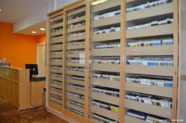 Préstamo de DVDs en la biblioteca municipal de Dénia