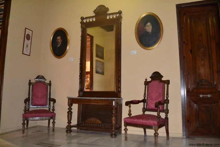 Salón bugués del s XIX en el Museo Etnológico de Dénia