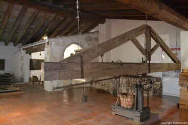 Viga de madera de las utilizadas en los almacenes de pasa