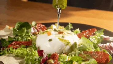 Burrata con tomate fresco y pesto_ una combinación irresistible