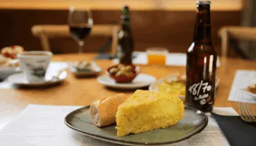 Clásica tortilla de patatas para los amantes de la cocina española