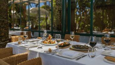 Experiencia gastronómica en la terraza del Restaurante Punta Negra