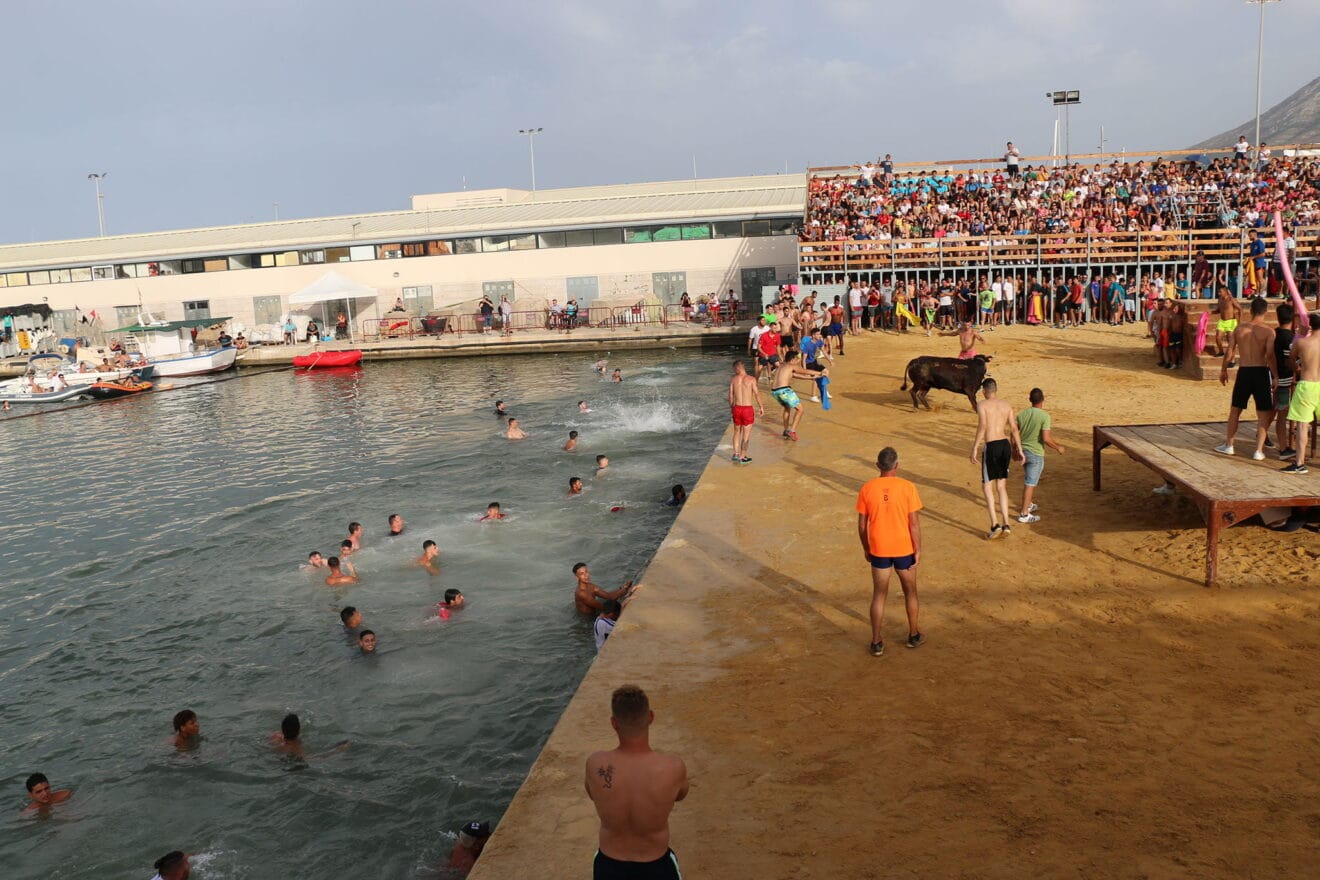 La mitad de la plaza de Bous a la Mar es agua