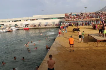 La mitad de la plaza de Bous a la Mar es agua