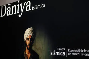 Panel dedicado a Daniya