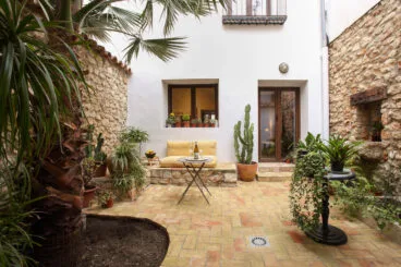 Relájate en el patio particular del loft del Art Boutique Hotel Chamarelft