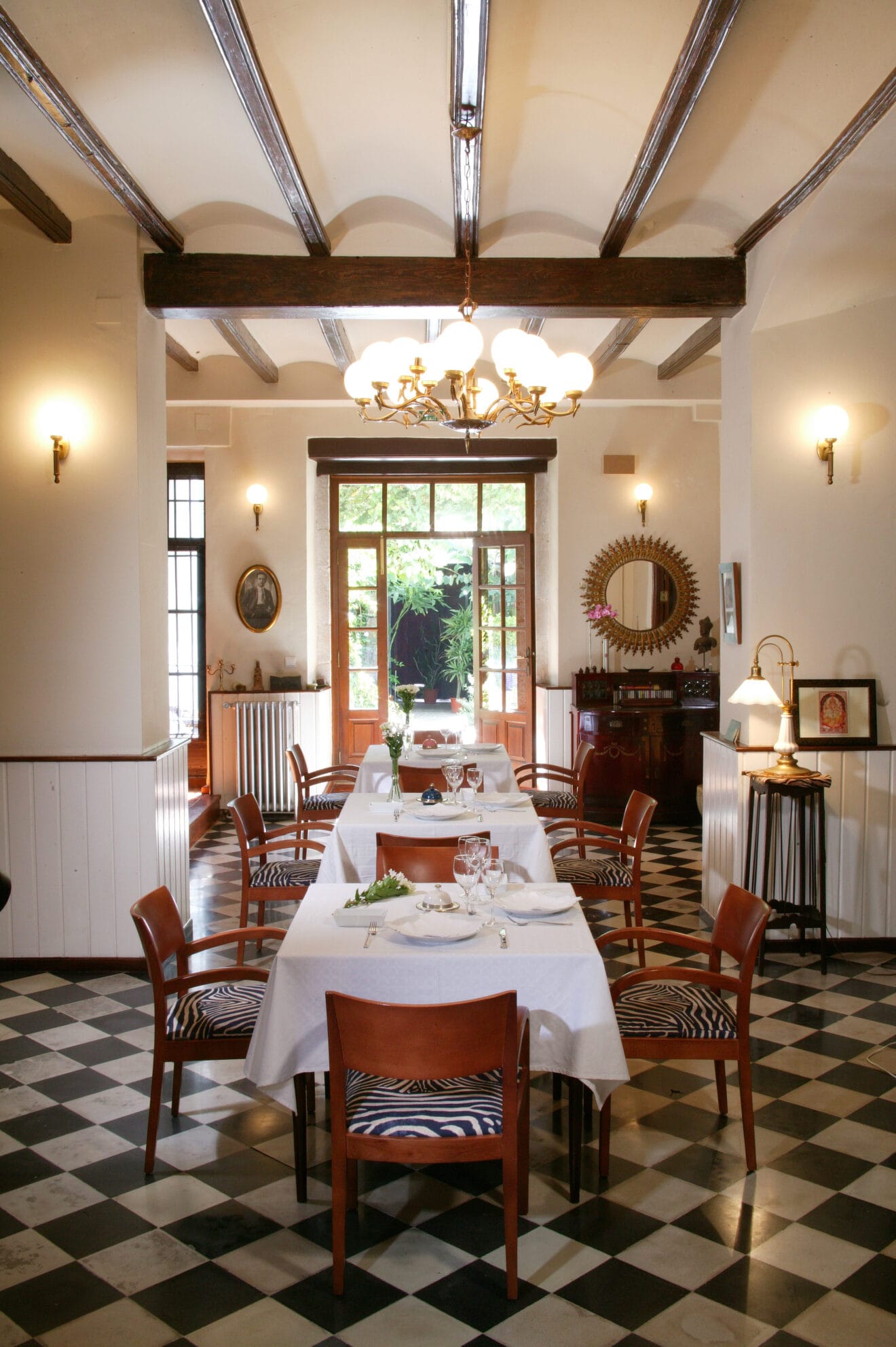 Salón para desayunos del Art Boutique Hotel Chamarel de Dénia