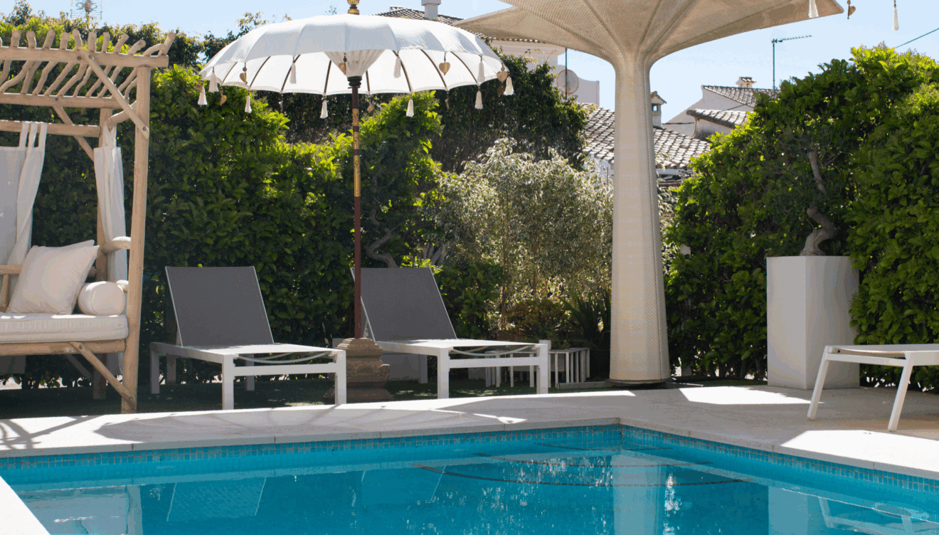 Sumérgete en la calma de su piscina