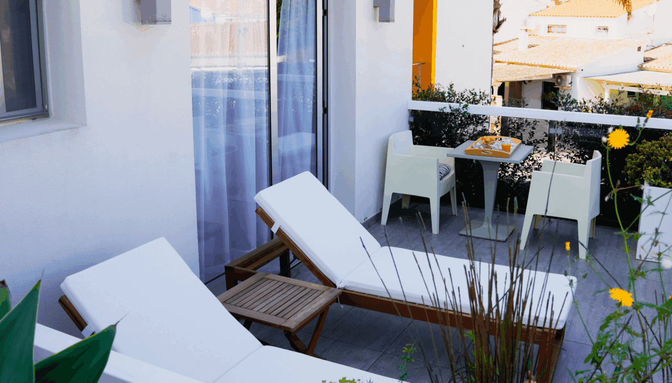 Tu rincón favorito con hamacas al sol