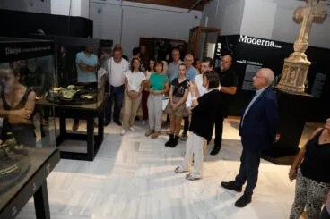 Visitantes el día de la inauguración de la nueva ubicación