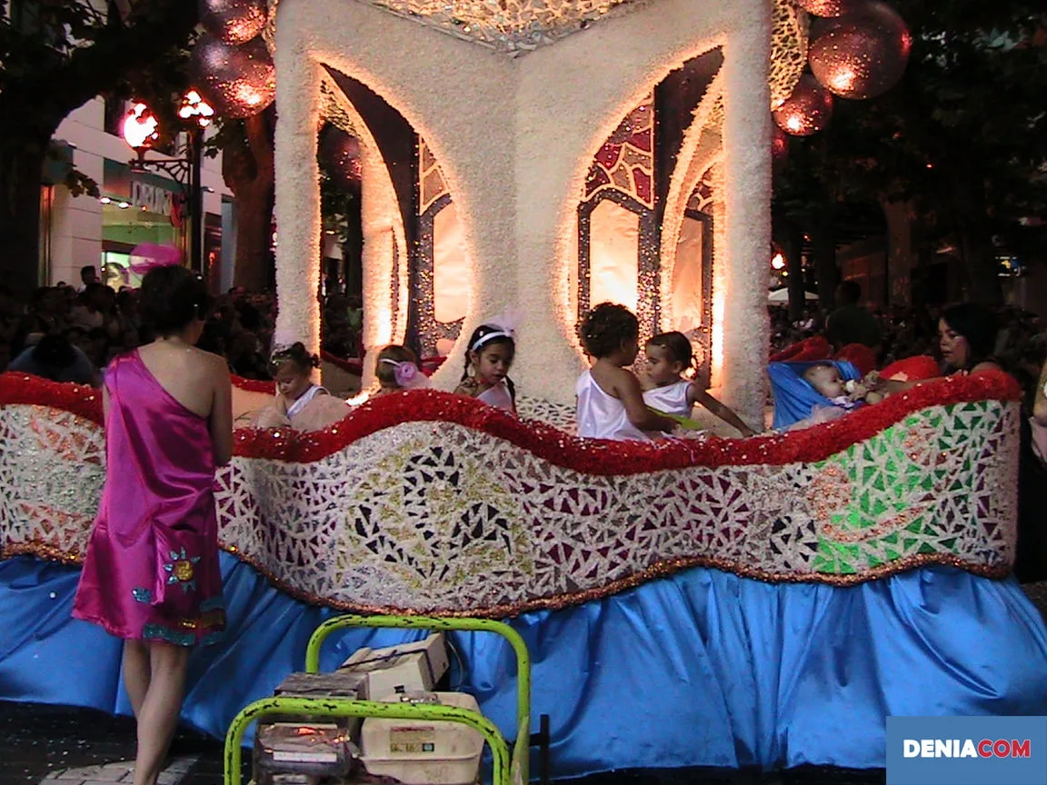 Campaments infantil detrás