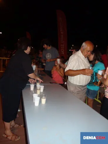 Música y reparto de cocas en el Parque de les Bassetes