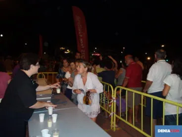 Música y reparto de cocas en el Parque de les Bassetes