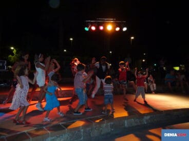 Música y reparto de cocas en el Parque de les Bassetes