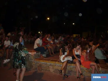 Música y reparto de cocas en el Parque de les Bassetes