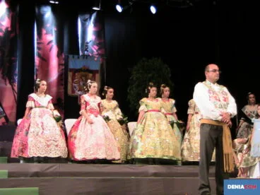 Acto fallero en Dénia