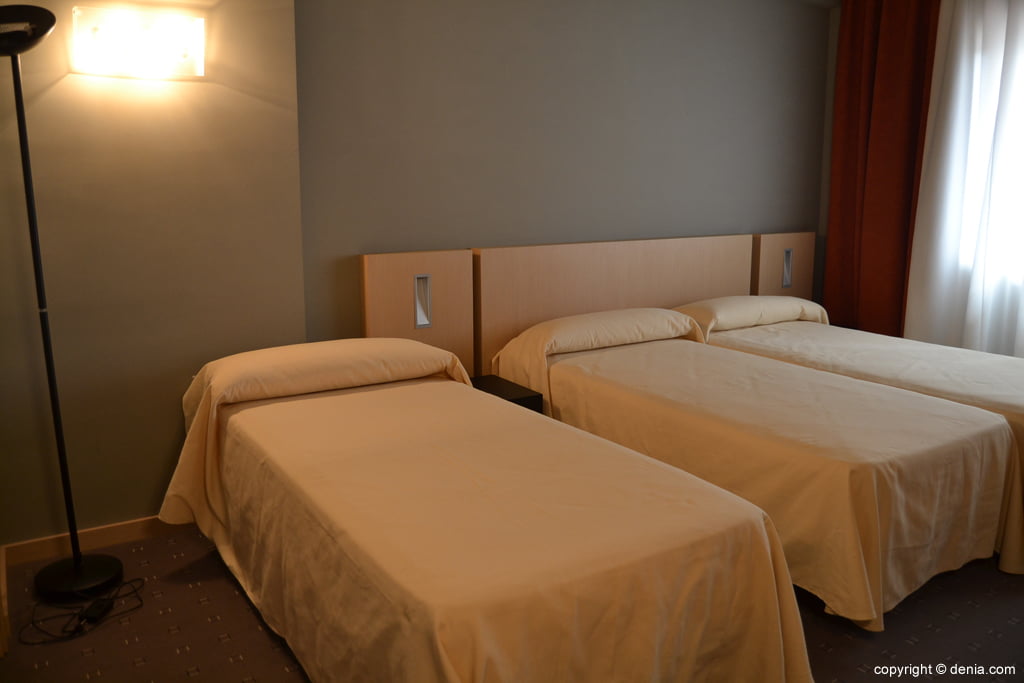 Hotel Montgó – habitación triple