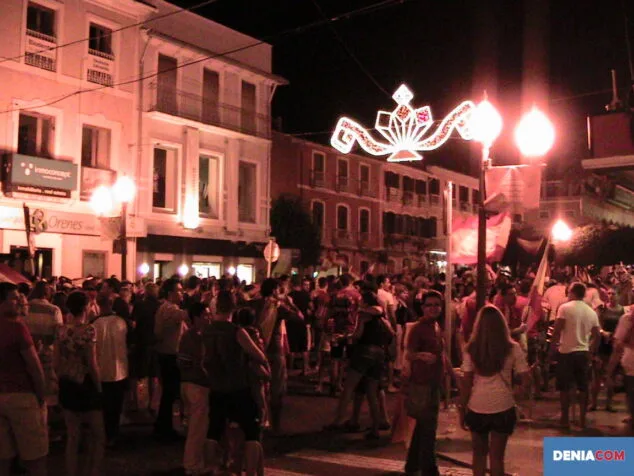 Así celebró Dénia la victoria de La Roja 1 IMG 0384
