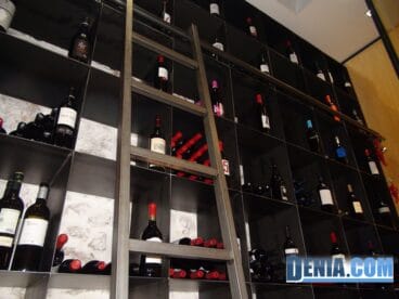 Sancta Sanctorum, extensa bodega propia para degustas sus tapas y platos exquisitos