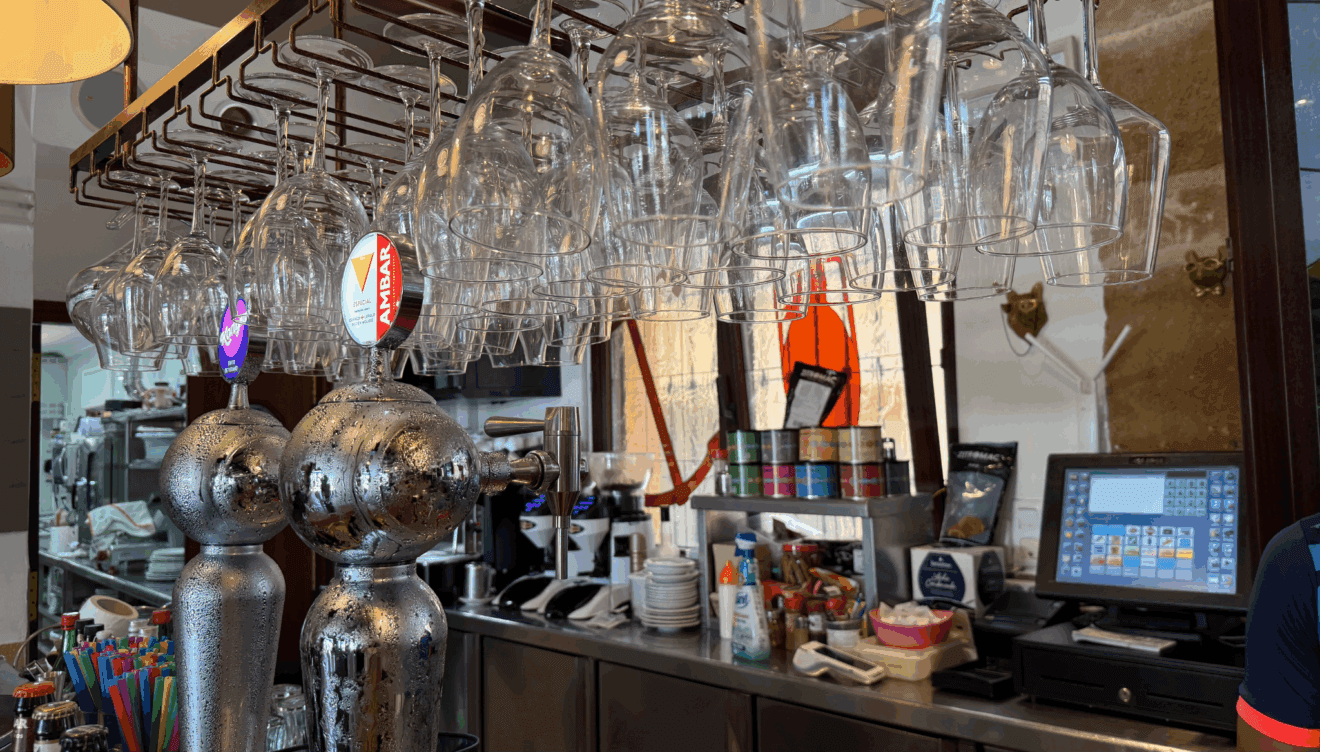 Detalles que realzan el ambiente tradicional del restaurante