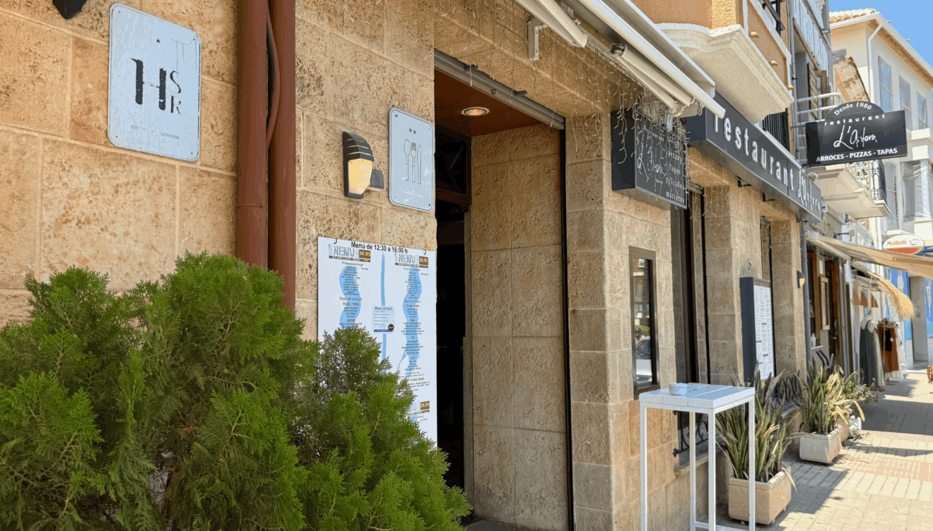 Fachada de Restaurante L’anfora en un entorno privilegiado