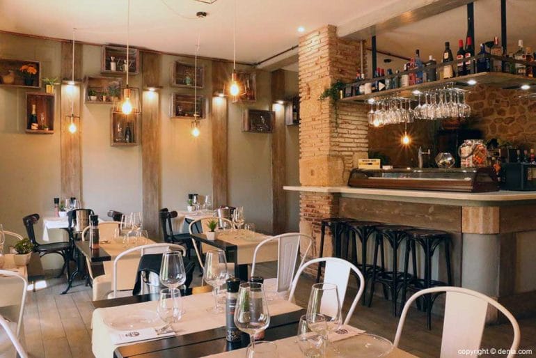 Salón interior La Cova Tallà