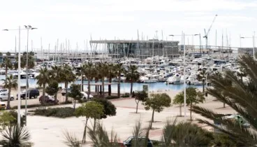 Vistas impresionantes al puero de Dénia mientras disfrutas de una experiencia gastronómica de Estrella Michelin