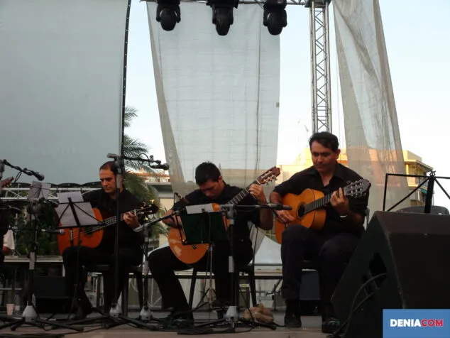 La Rondalla Daniya presentó su CD en el II Aplec de Rondalles de Dénia 6 Alicante Plectro Ensemble 05