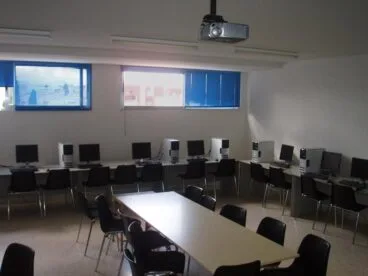Aula de informática del Colegio Paidos