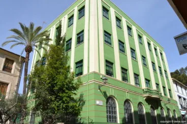 Edificio de secundaria del Colegio Maristas de Dénia