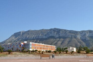 El IES Número 3 bajo el Montgó