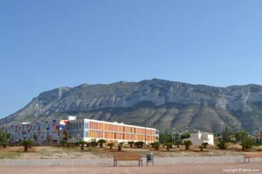 El IES Número 3 bajo el Montgó