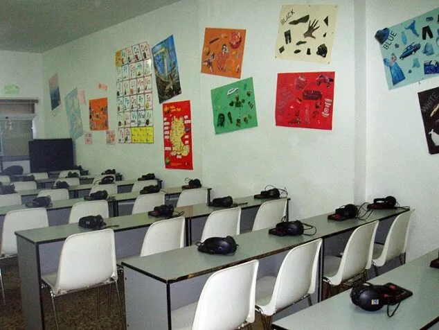Colegio Paidos 9 Laboratorio de idiomas del Colegio Paidos