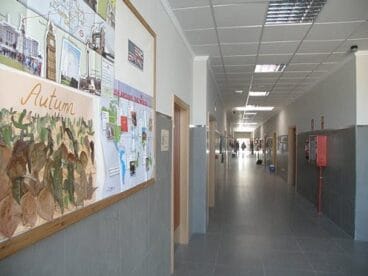 Pasillo secundaria del colegio Sagrado Corazón de Dénia