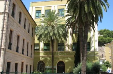 Patio del Colegio Maristas