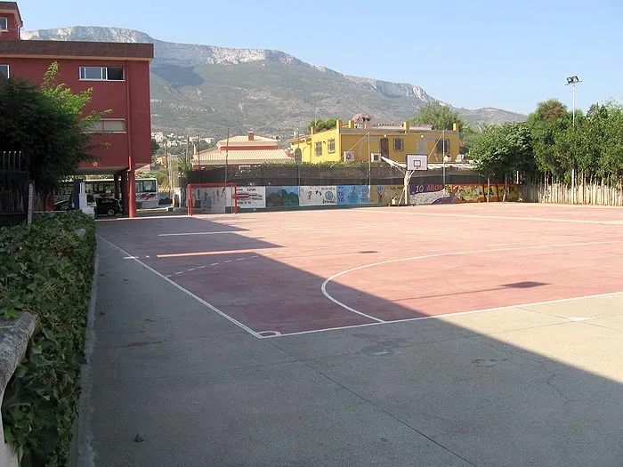 Pistas de arriba del colegio Paidos