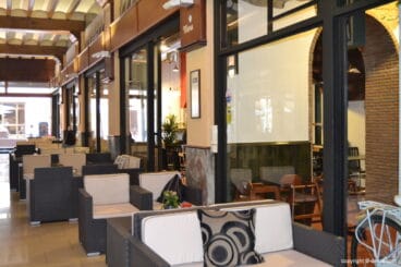 Terraza interior de la cafetería Gormand