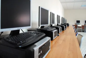 aula de informatica del colegio llebeig