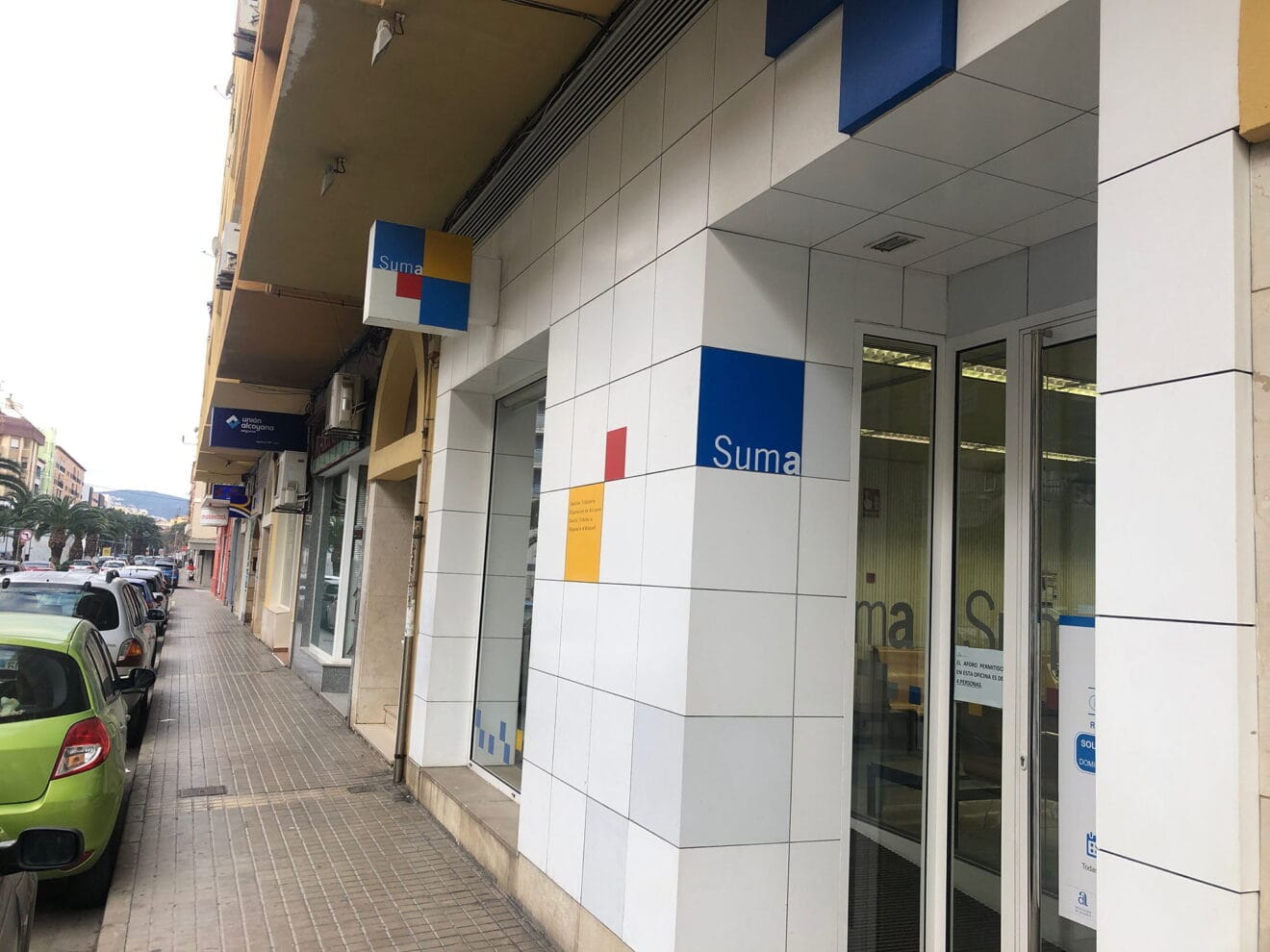 Entrada de la oficina SUMA de Dénia