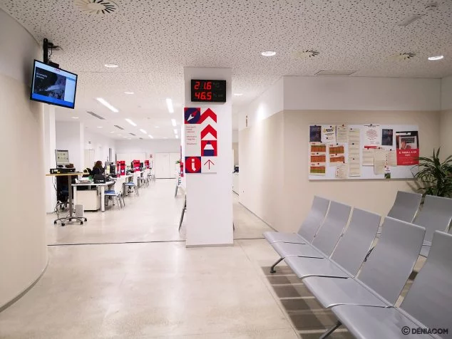 Imagen: Interior de la oficina de Labora en Dénia