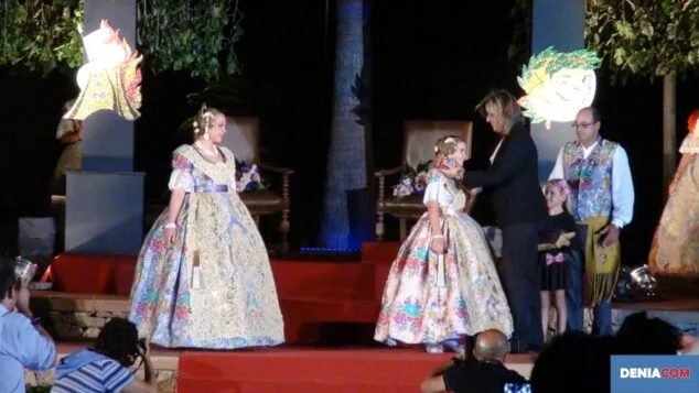 Laura Mena y Paula Bertomeu fueron proclamadas Falleras Mayores de Dénia 2 Presentación FFMM 06