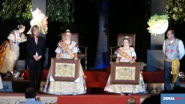 Laura Mena y Paula Bertomeu fueron proclamadas Falleras Mayores de Dénia 6 Presentación FFMM 10